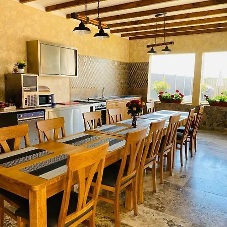 בית הארחה Casa Eva 4*